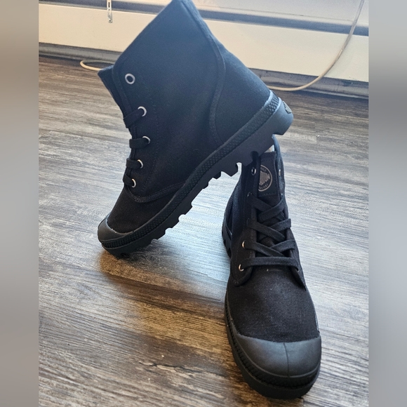 NIB Palladium Pampa Hi in Black size 11 Women's - Picture 7 of 11